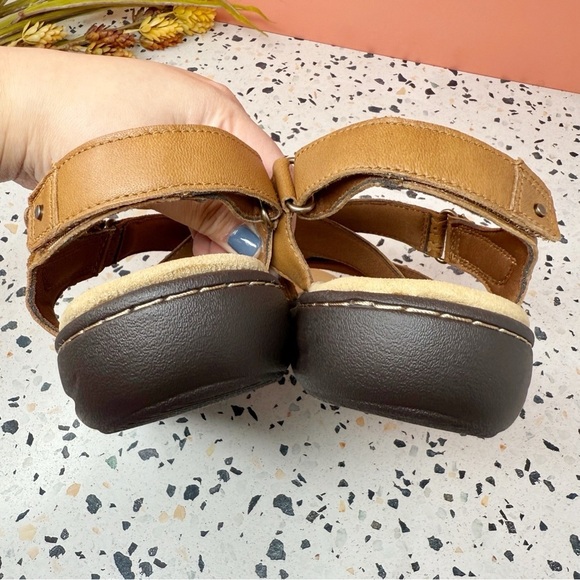 NEW Clark’s Laurieann Rena Leather Tan Hook & Loop Strappy Women’s Sandals Sz 10 - Picture 9 of 10